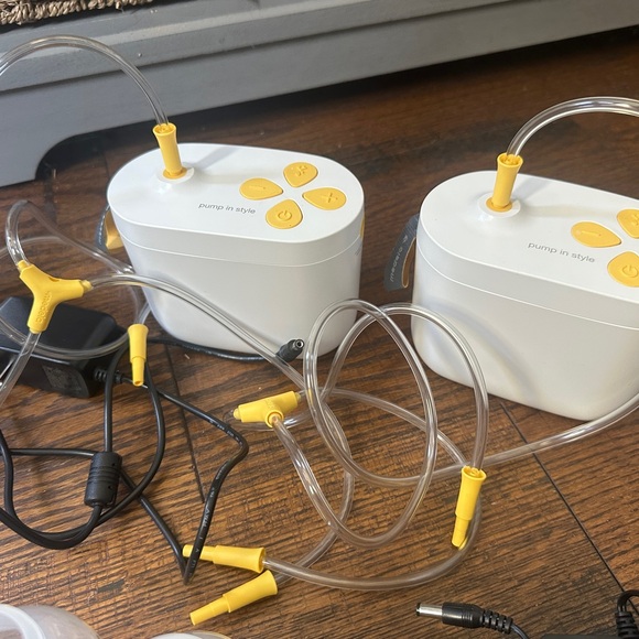 Medela Breast Pump Set - Picture 3 of 5